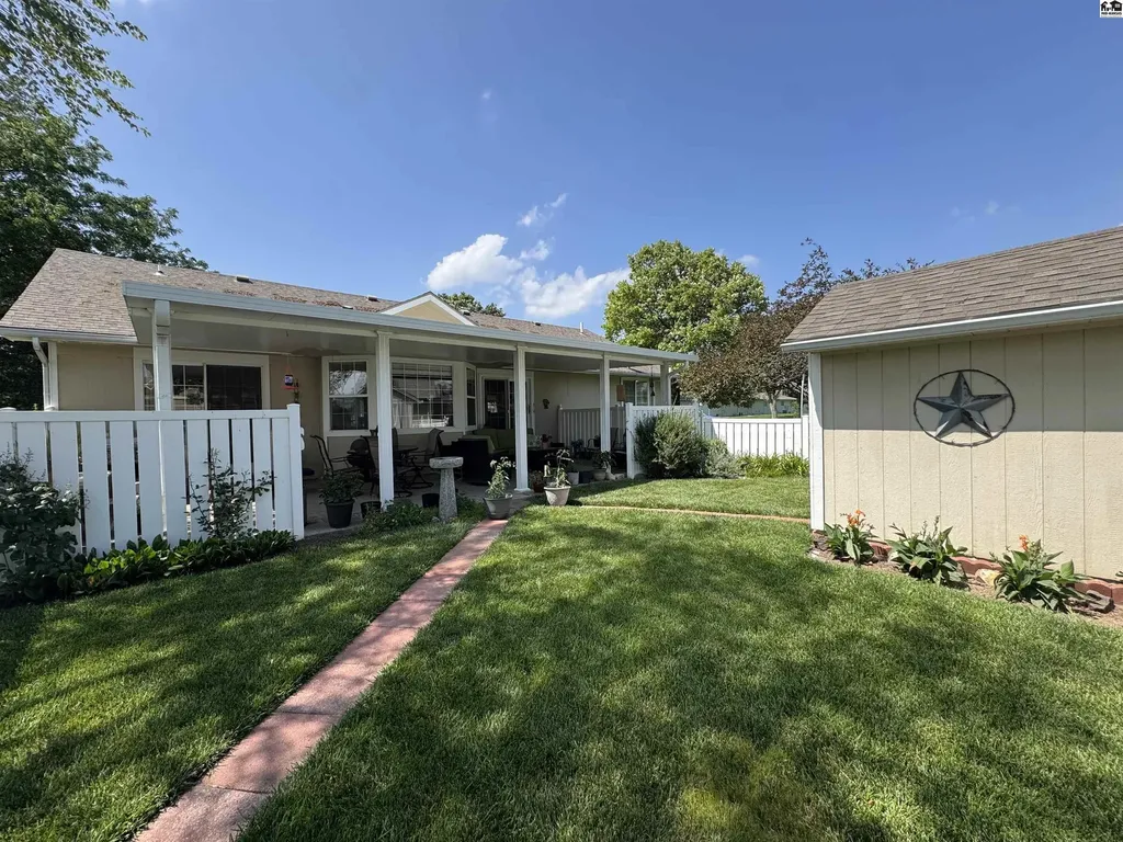 1301 Woodbridge Court Hutchinson KS 67502
