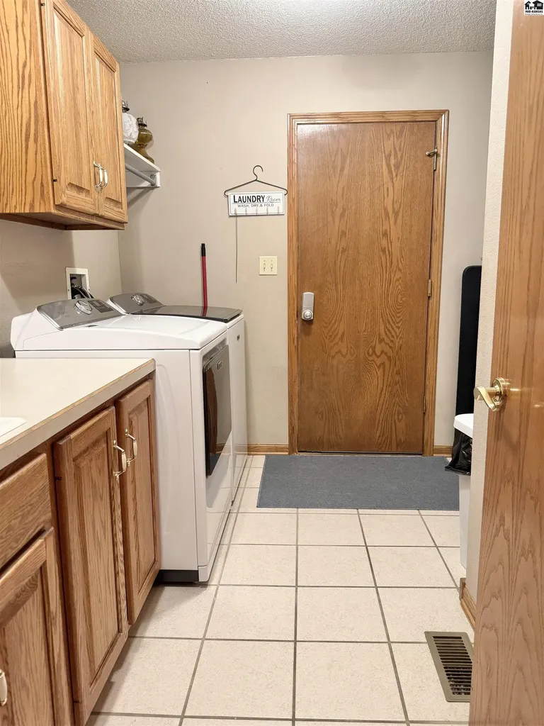 1301 Woodbridge Court Hutchinson KS 67502