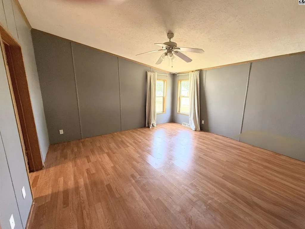 1329 S Maple Street Hutchinson KS 67501