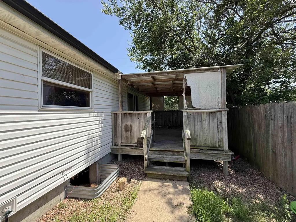1329 S Maple Street Hutchinson KS 67501