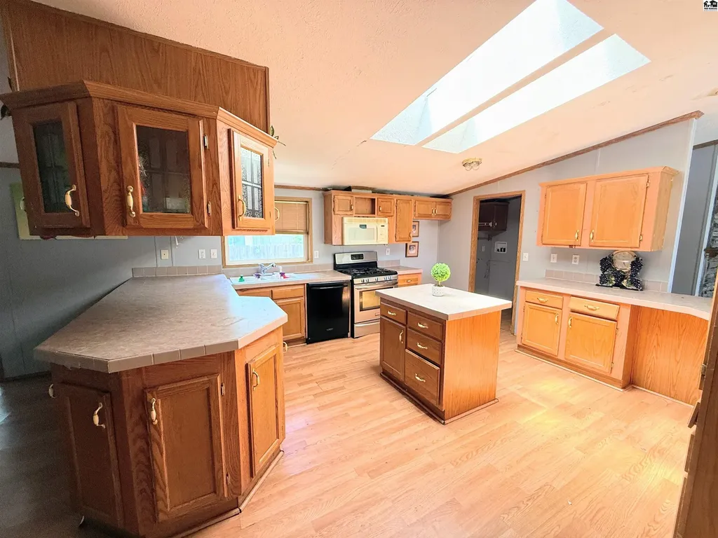 1329 S Maple Street Hutchinson KS 67501