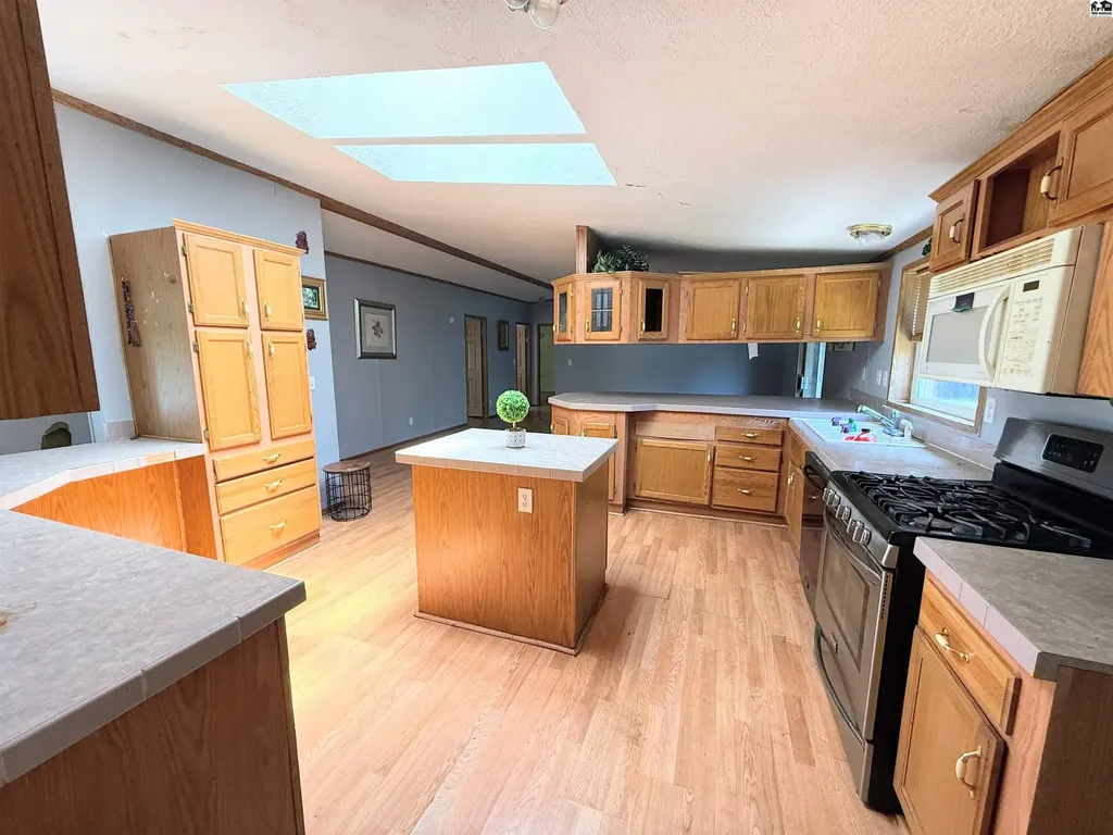 1329 S Maple Street Hutchinson KS 67501