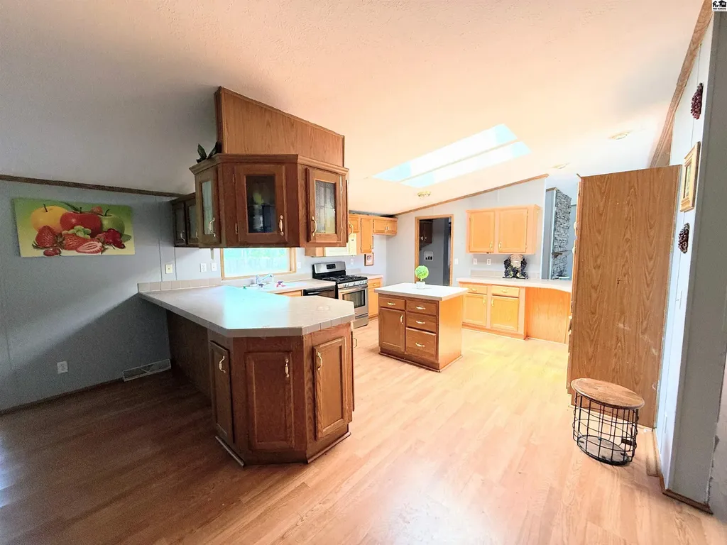 1329 S Maple Street Hutchinson KS 67501