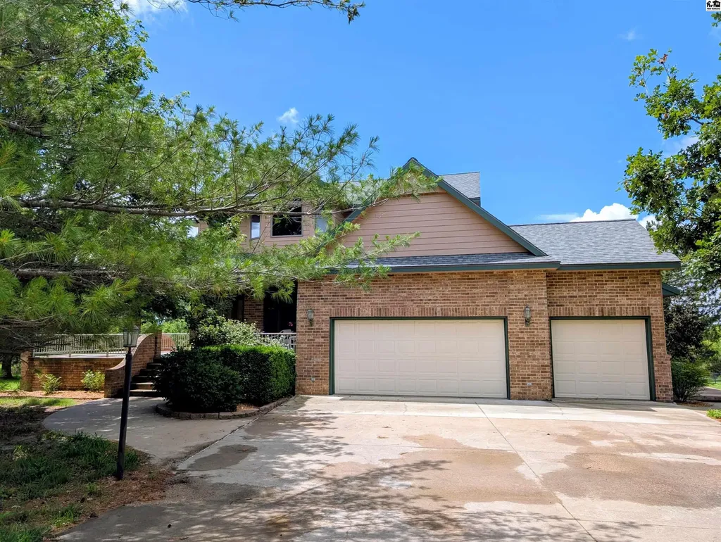 1421 Pioneer Road Mcpherson KS 67460