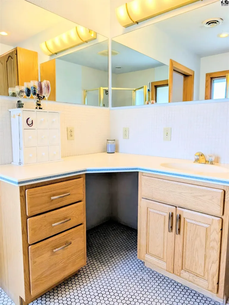 1421 Pioneer Road Mcpherson KS 67460