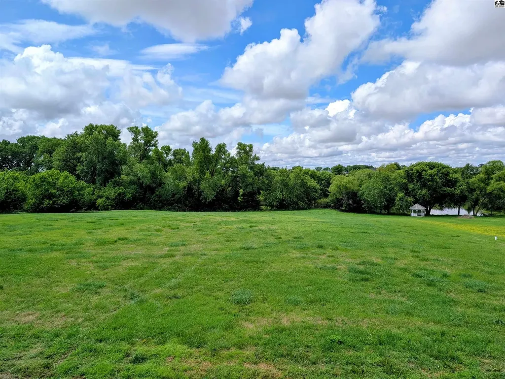 1421 Pioneer Road Mcpherson KS 67460