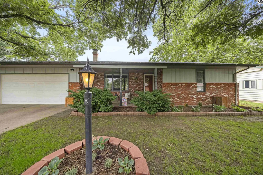 7108 N Madison Street Hutchinson KS 67502