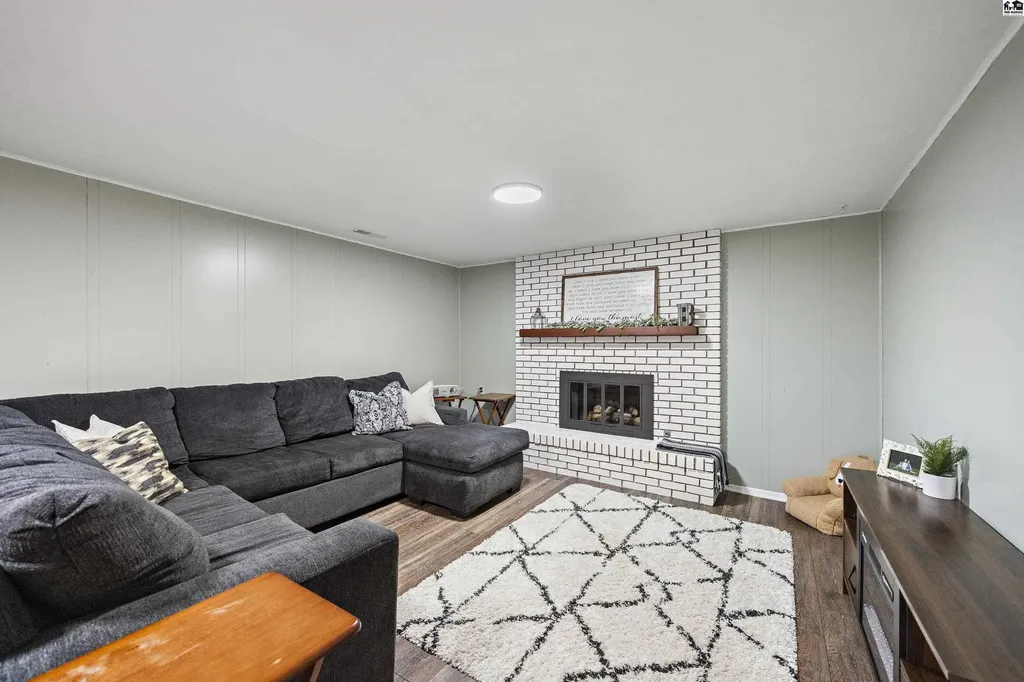 7108 N Madison Street Hutchinson KS 67502