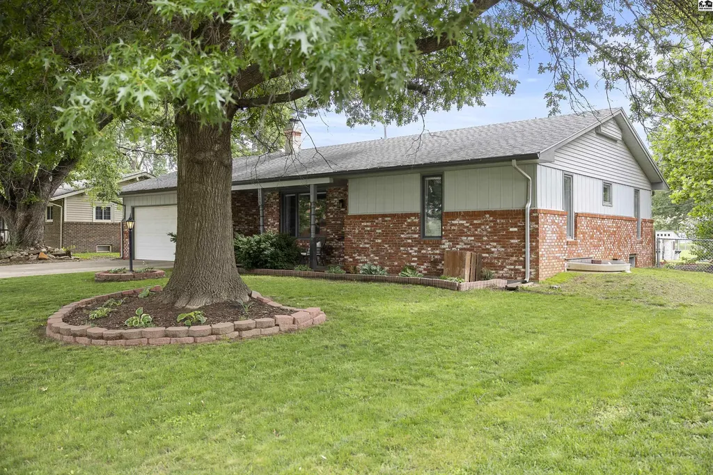 7108 N Madison Street Hutchinson KS 67502