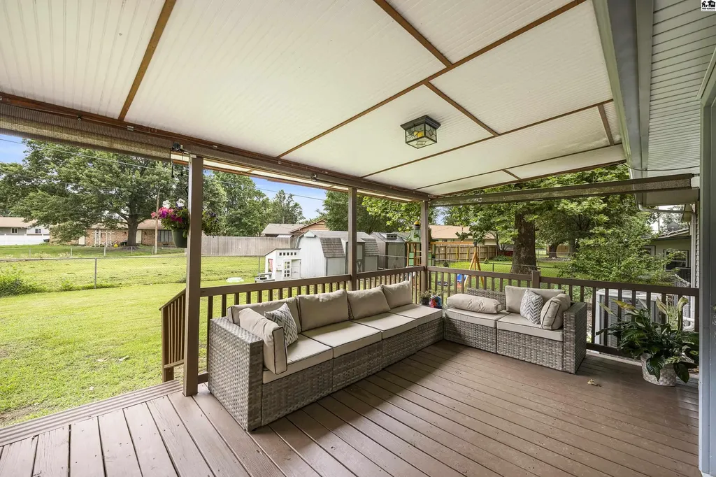 7108 N Madison Street Hutchinson KS 67502