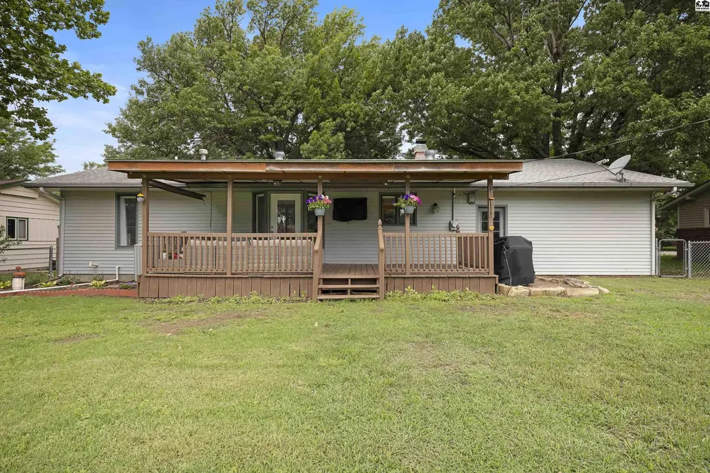 7108 N Madison Street Hutchinson KS 67502