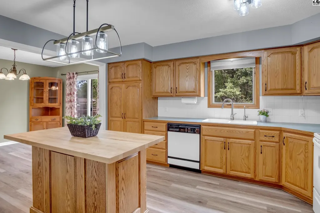 1320 Northglen Mcpherson KS 67460