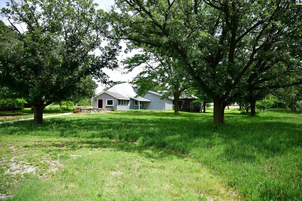 1049 4th Avenue Mcpherson KS 67460