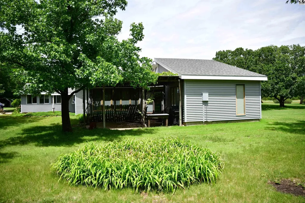 1049 4th Avenue Mcpherson KS 67460