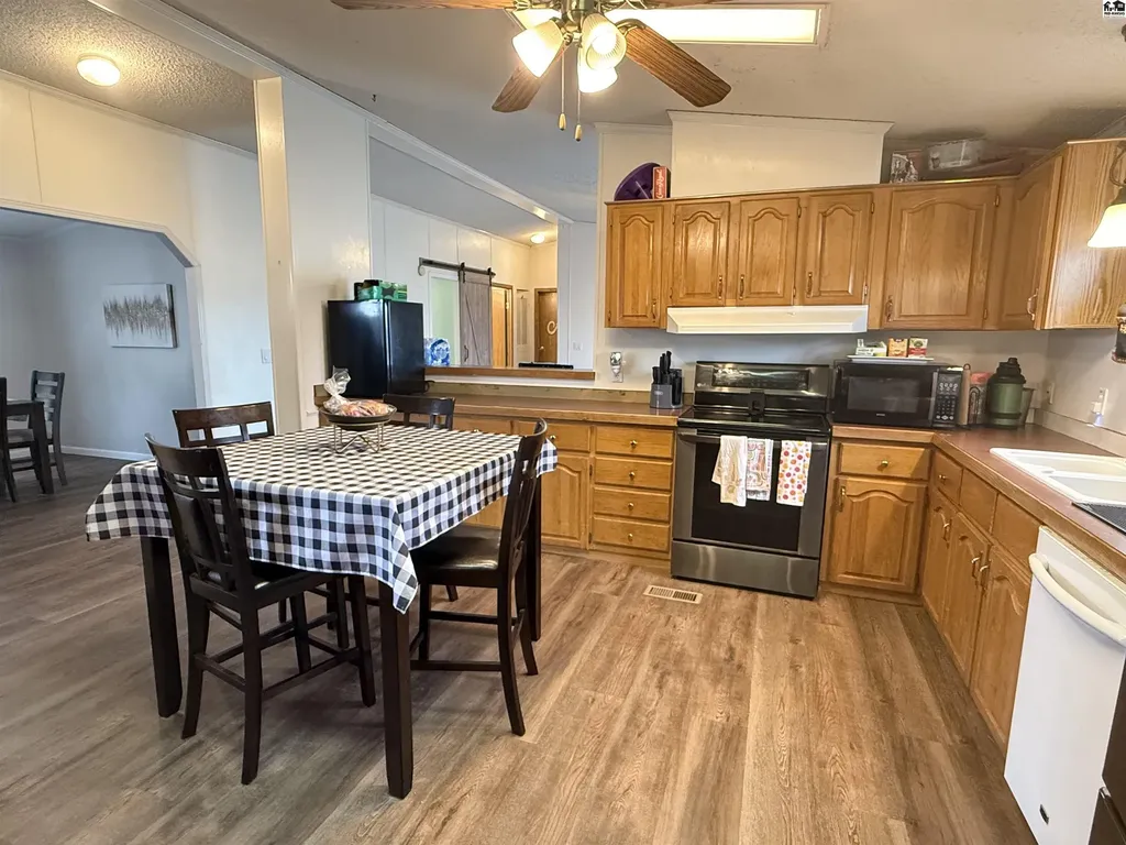 124 W Avenue D South Hutchinson KS 67505