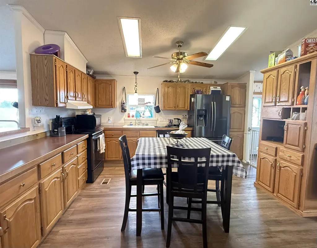 124 W Avenue D South Hutchinson KS 67505