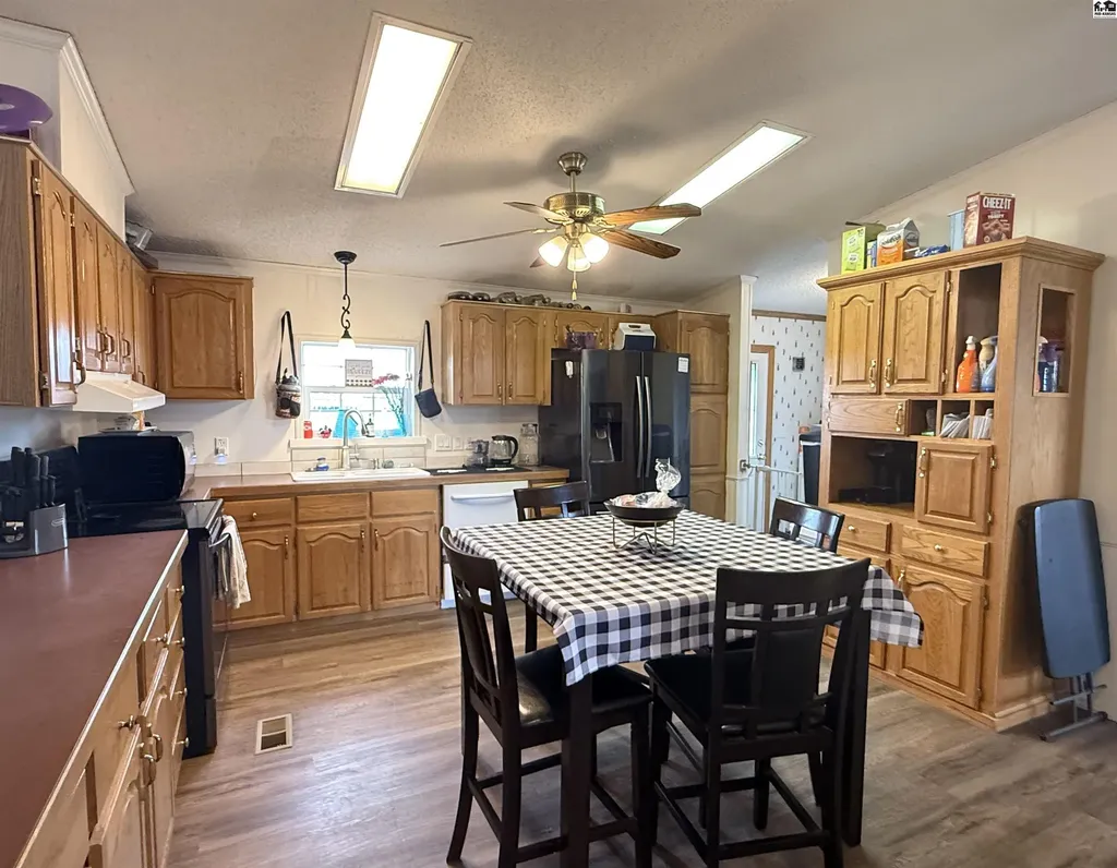 124 W Avenue D South Hutchinson KS 67505