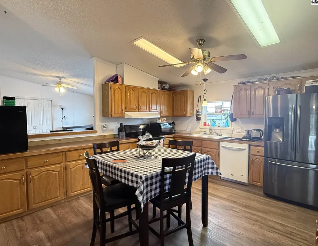 124 W Avenue D South Hutchinson KS 67505