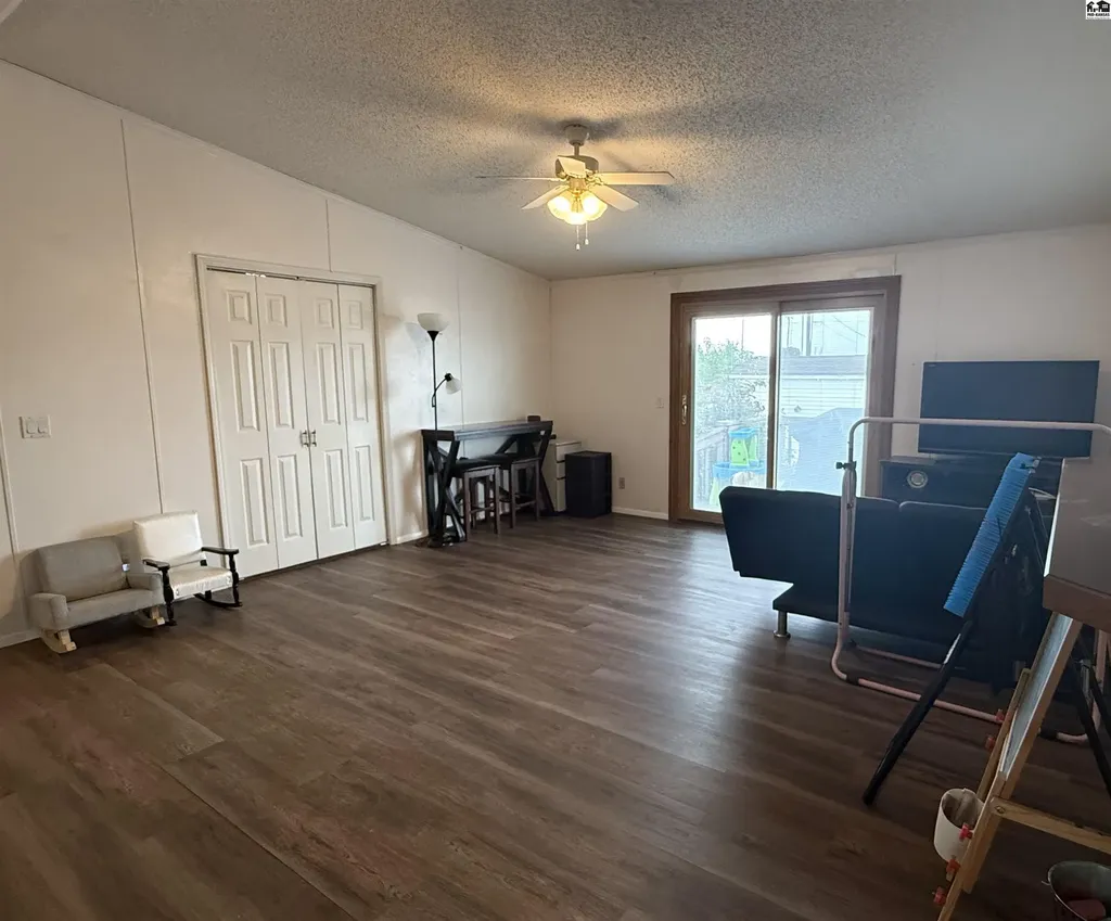 124 W Avenue D South Hutchinson KS 67505