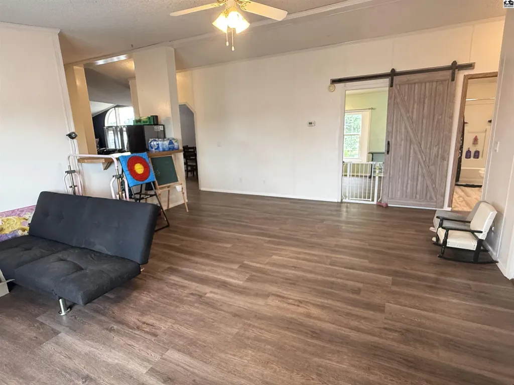 124 W Avenue D South Hutchinson KS 67505