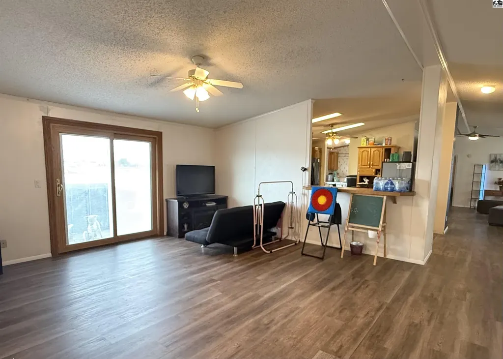 124 W Avenue D South Hutchinson KS 67505