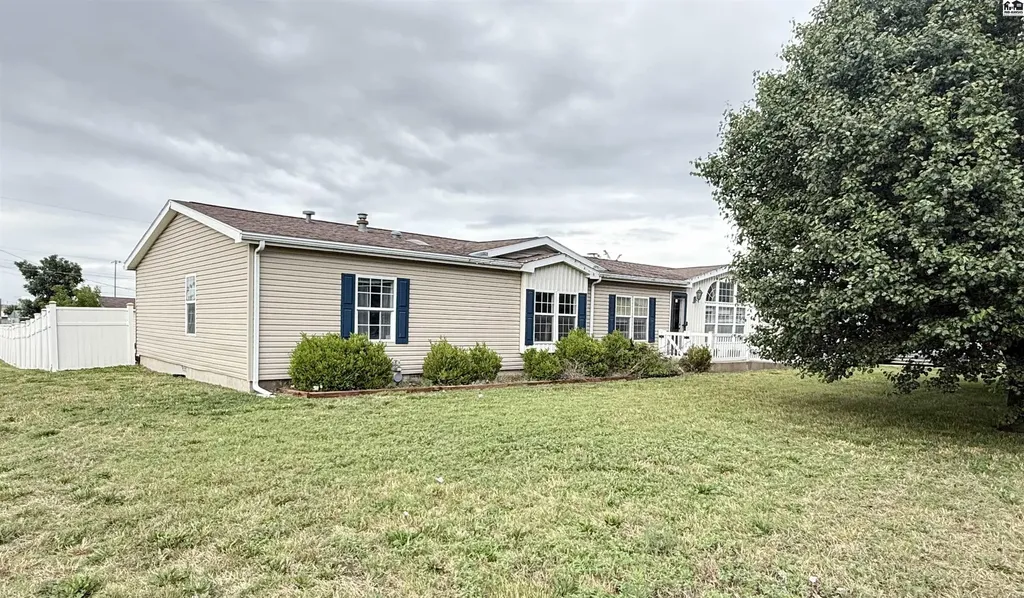 124 W Avenue D South Hutchinson KS 67505