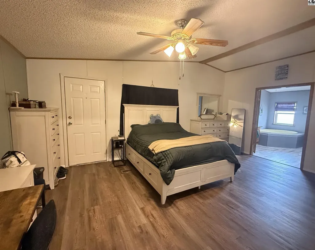 124 W Avenue D South Hutchinson KS 67505