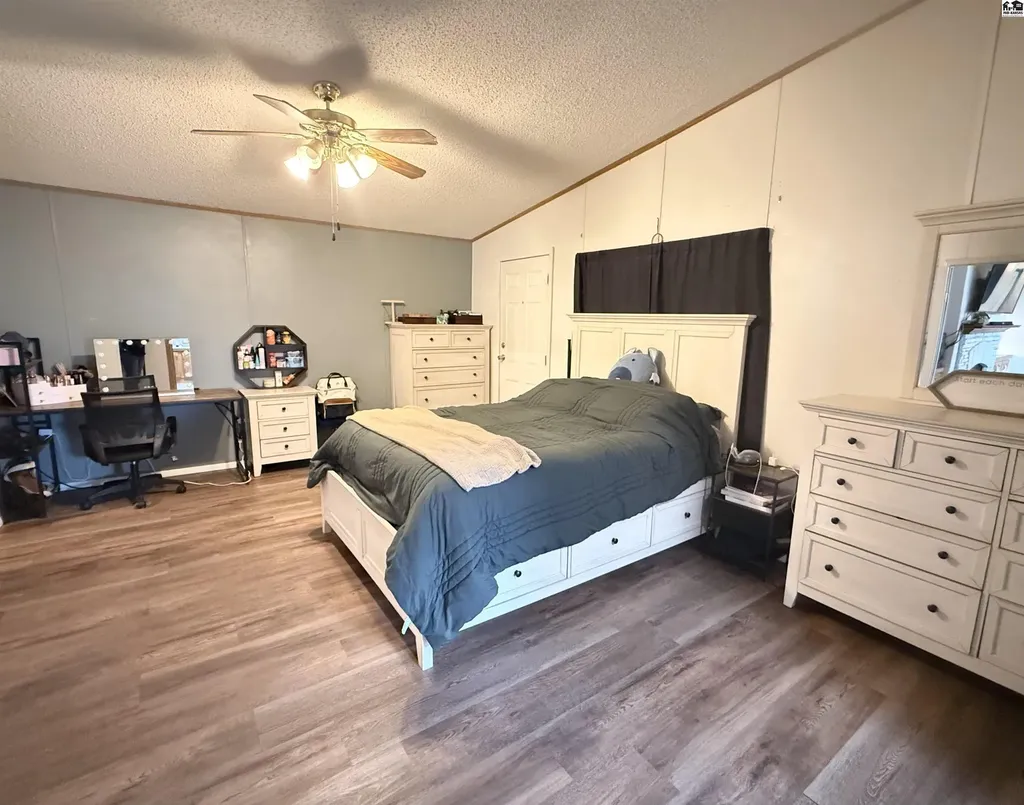 124 W Avenue D South Hutchinson KS 67505
