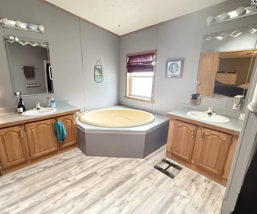 124 W Avenue D South Hutchinson KS 67505