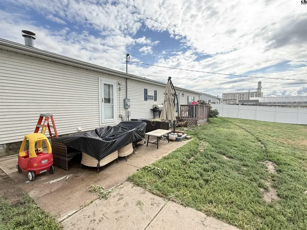 124 W Avenue D South Hutchinson KS 67505