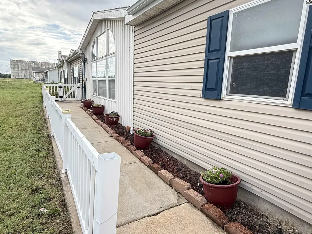 124 W Avenue D South Hutchinson KS 67505