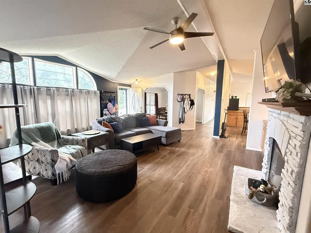 124 W Avenue D South Hutchinson KS 67505