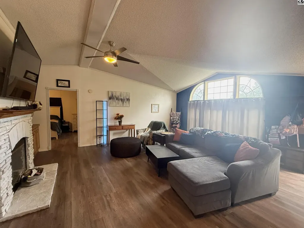 124 W Avenue D South Hutchinson KS 67505