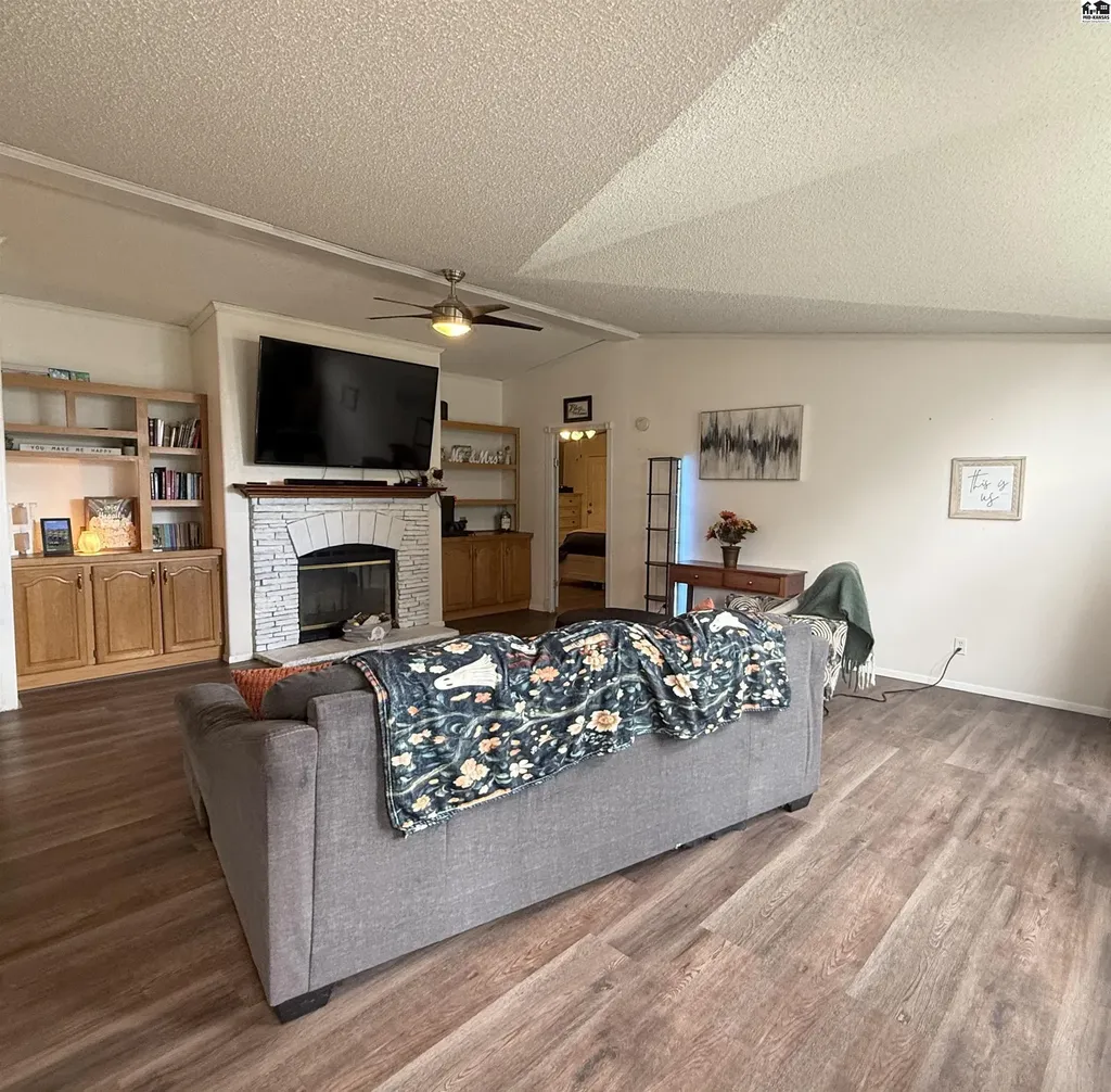 124 W Avenue D South Hutchinson KS 67505