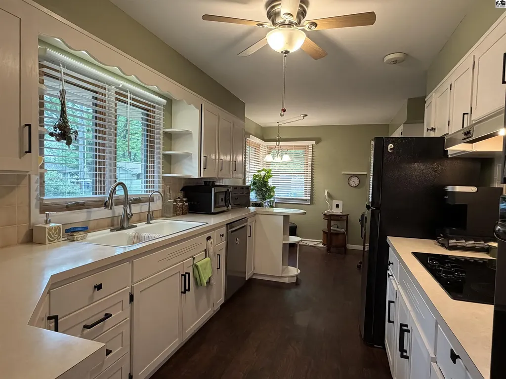 1208 Lyndon Road Mcpherson KS 67460