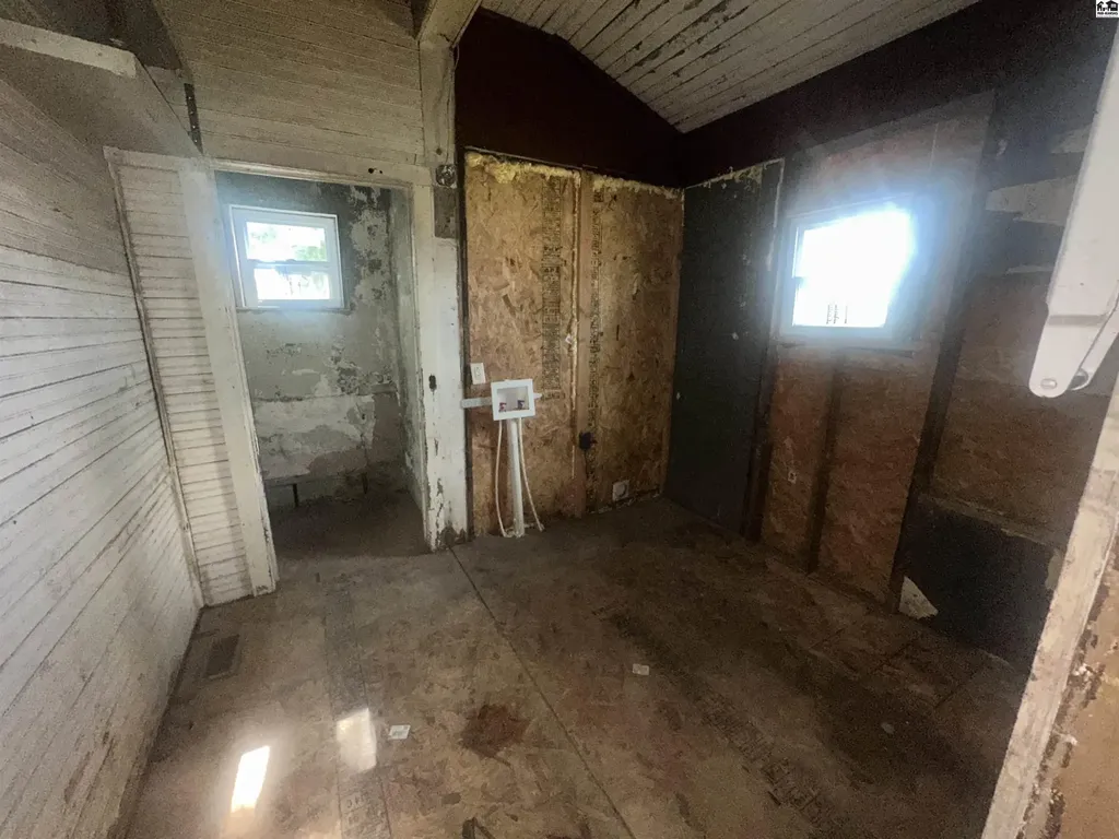 28 E Bigger Street Hutchinson KS 67501
