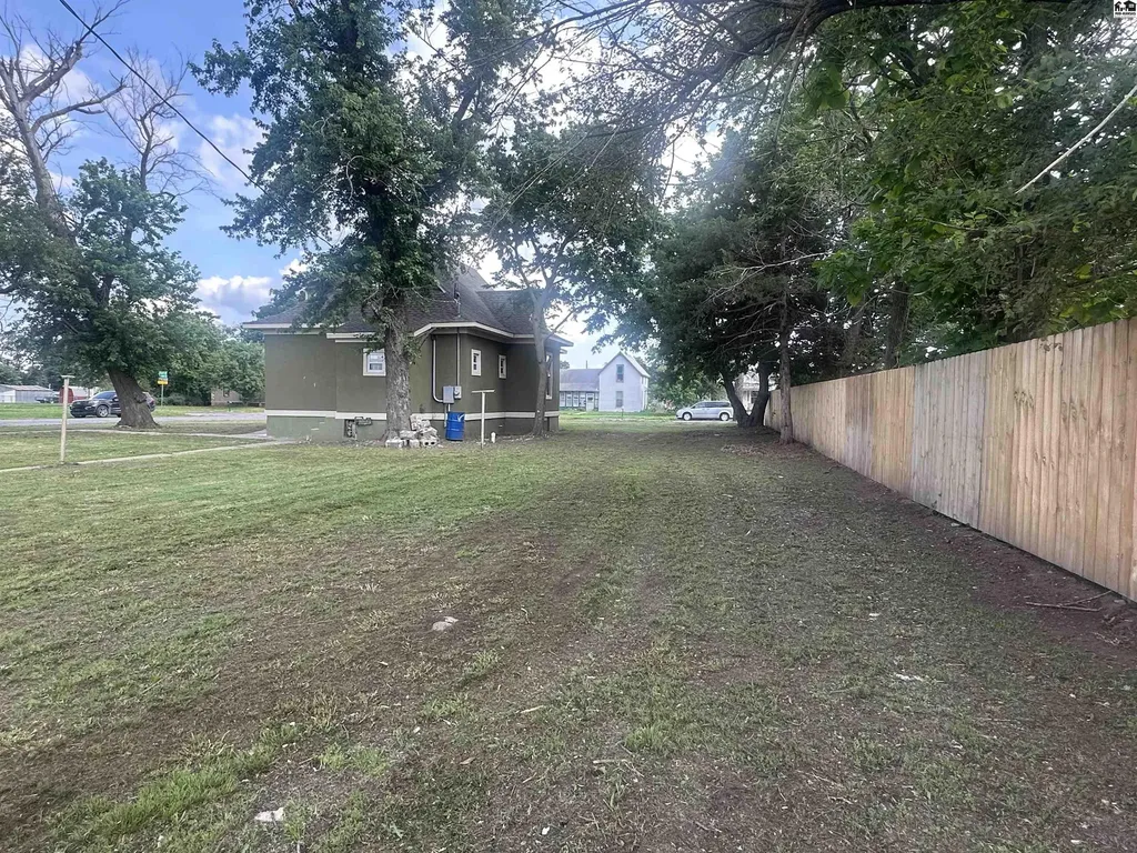 28 E Bigger Street Hutchinson KS 67501