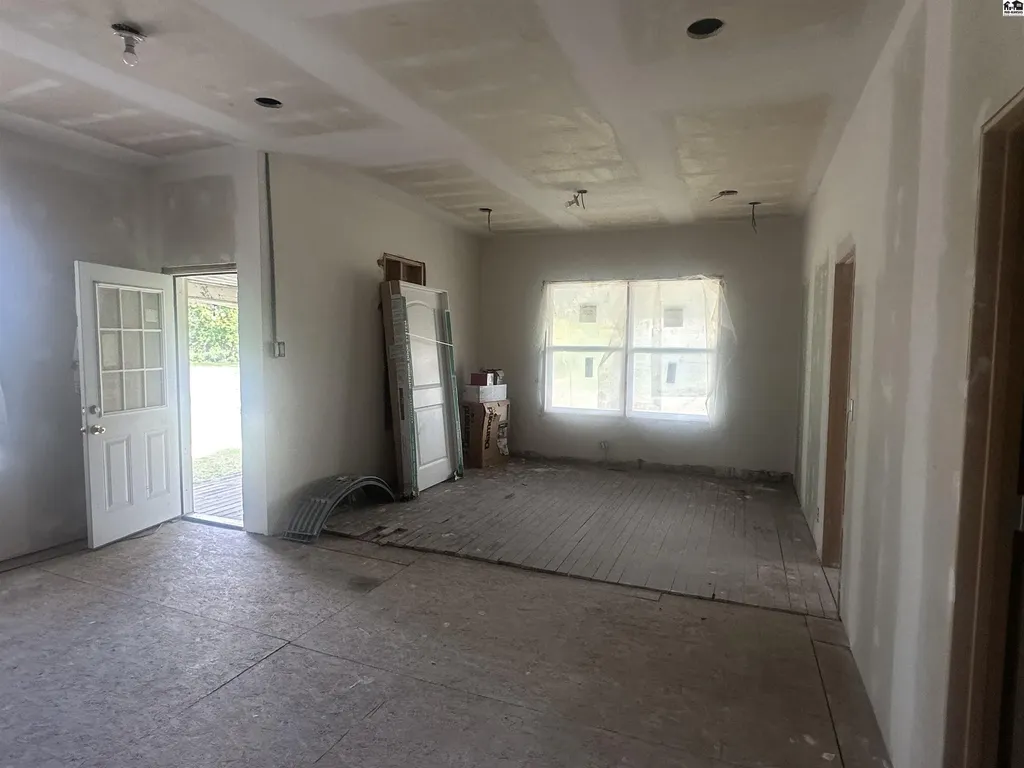 28 E Bigger Street Hutchinson KS 67501