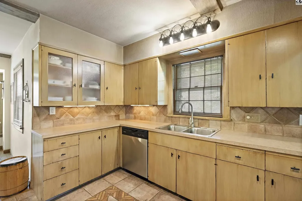 101 W 20th Avenue Hutchinson KS 67502