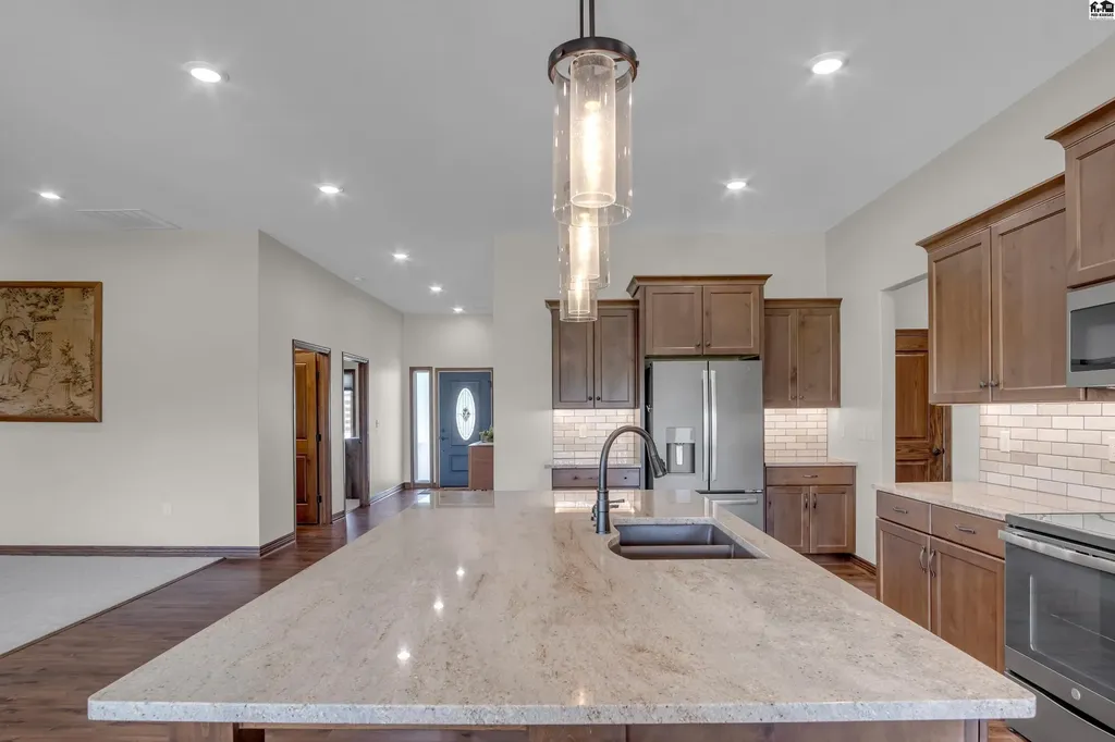 916 Veranda Creek Mcpherson KS 67460
