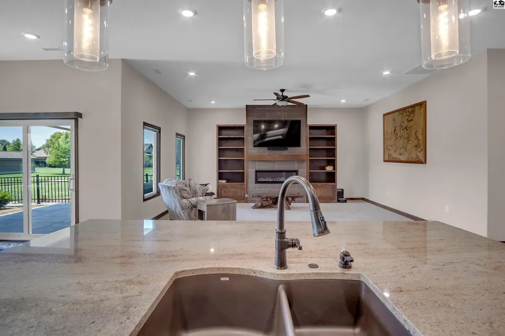 916 Veranda Creek Mcpherson KS 67460
