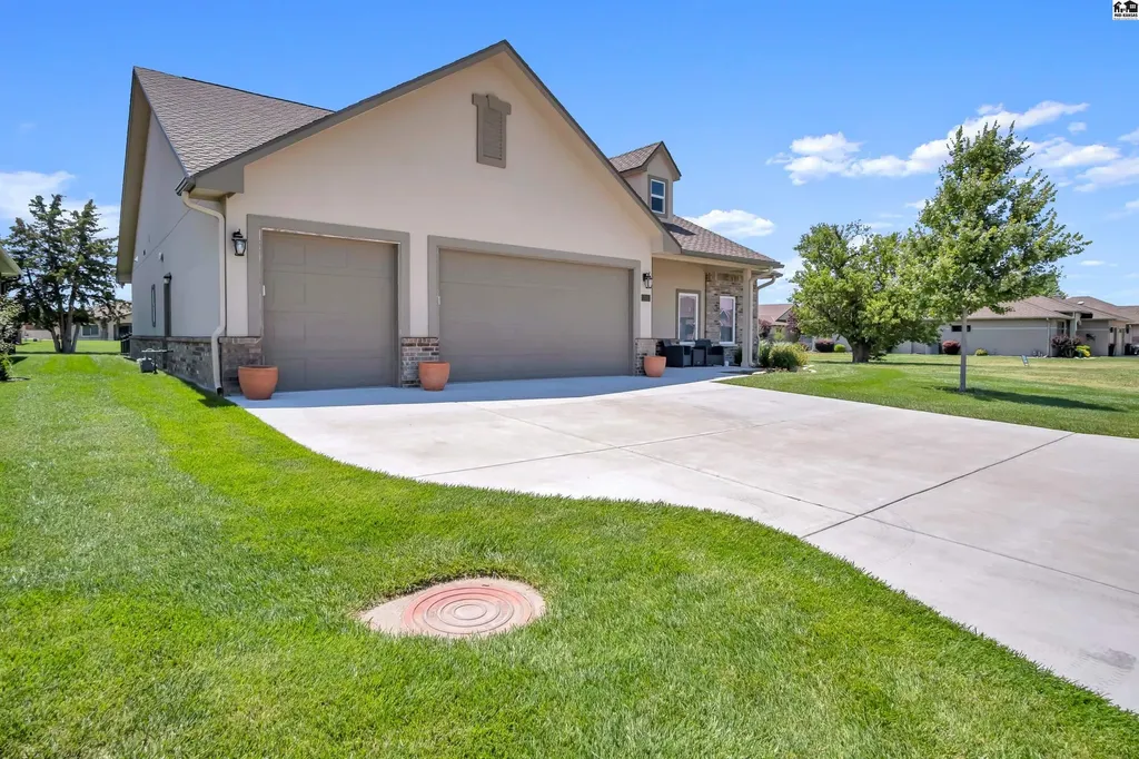 916 Veranda Creek Mcpherson KS 67460