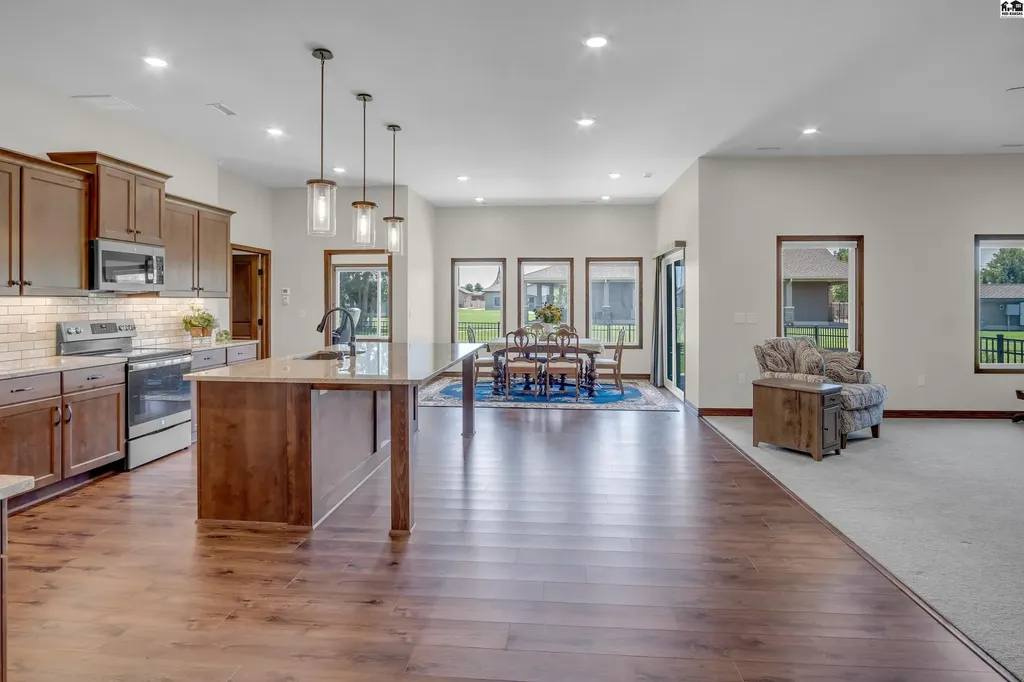 916 Veranda Creek Mcpherson KS 67460