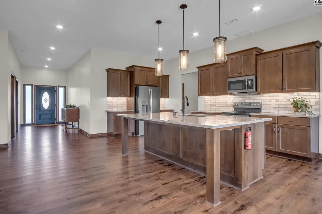 916 Veranda Creek Mcpherson KS 67460
