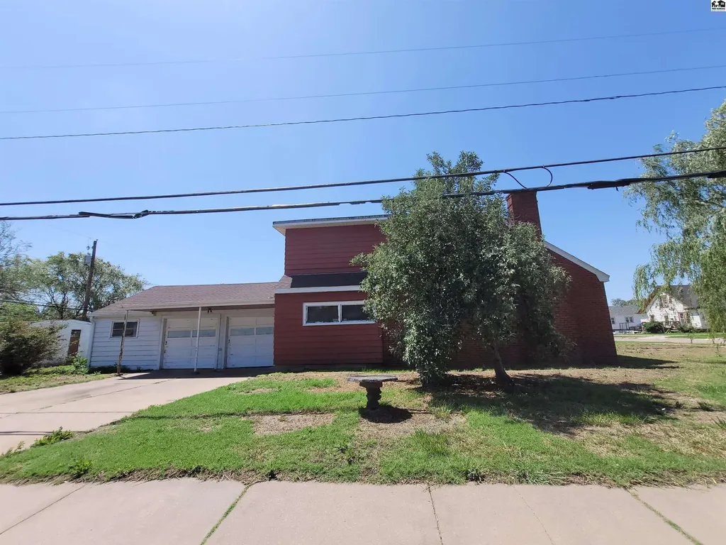 2122 Madison Street Great Bend KS 67530