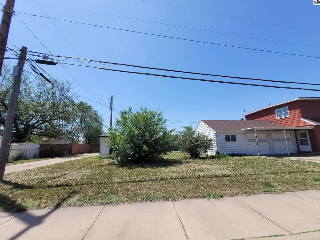 2122 Madison Street Great Bend KS 67530