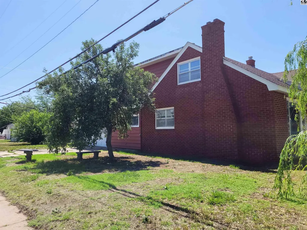 2122 Madison Street Great Bend KS 67530