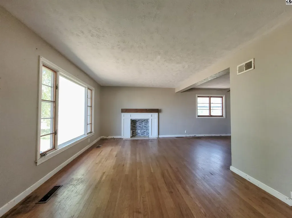 2122 Madison Street Great Bend KS 67530