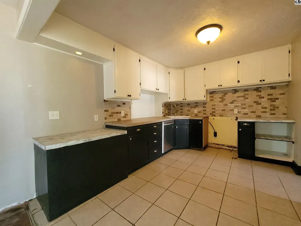 2122 Madison Street Great Bend KS 67530