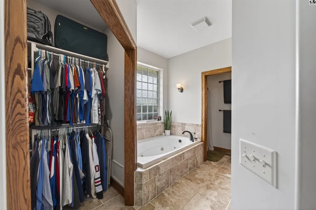 2100 N East Lake Road Newton KS 67114